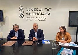 Acuerdo para formar a estudiantes en el «uso responsable» de móviles.