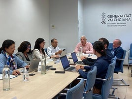 El secretario autonómico de Educación y el director general de Personal Docente se han reunido este martes en mesa sectorial con los sindicatos.