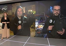 Imagen del TeleNoticies Nit, con dos conexiones en directo.