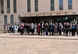 Toni Pérez presidió el minuto de silencio guardado en Benidorm