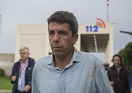 El presidente de la Generalitat Valenciana, Carlos Mazón, durante su visita al centro del 112.