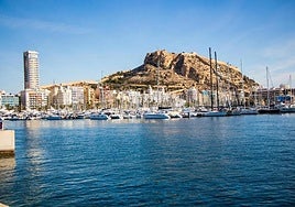Alicante en un día despejado.