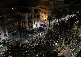 Miles de personas protestan en Alicante contra la gestión política de la DANA