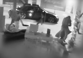 Imagen de los aluniceros captadas por la cámara de seguridad del local.