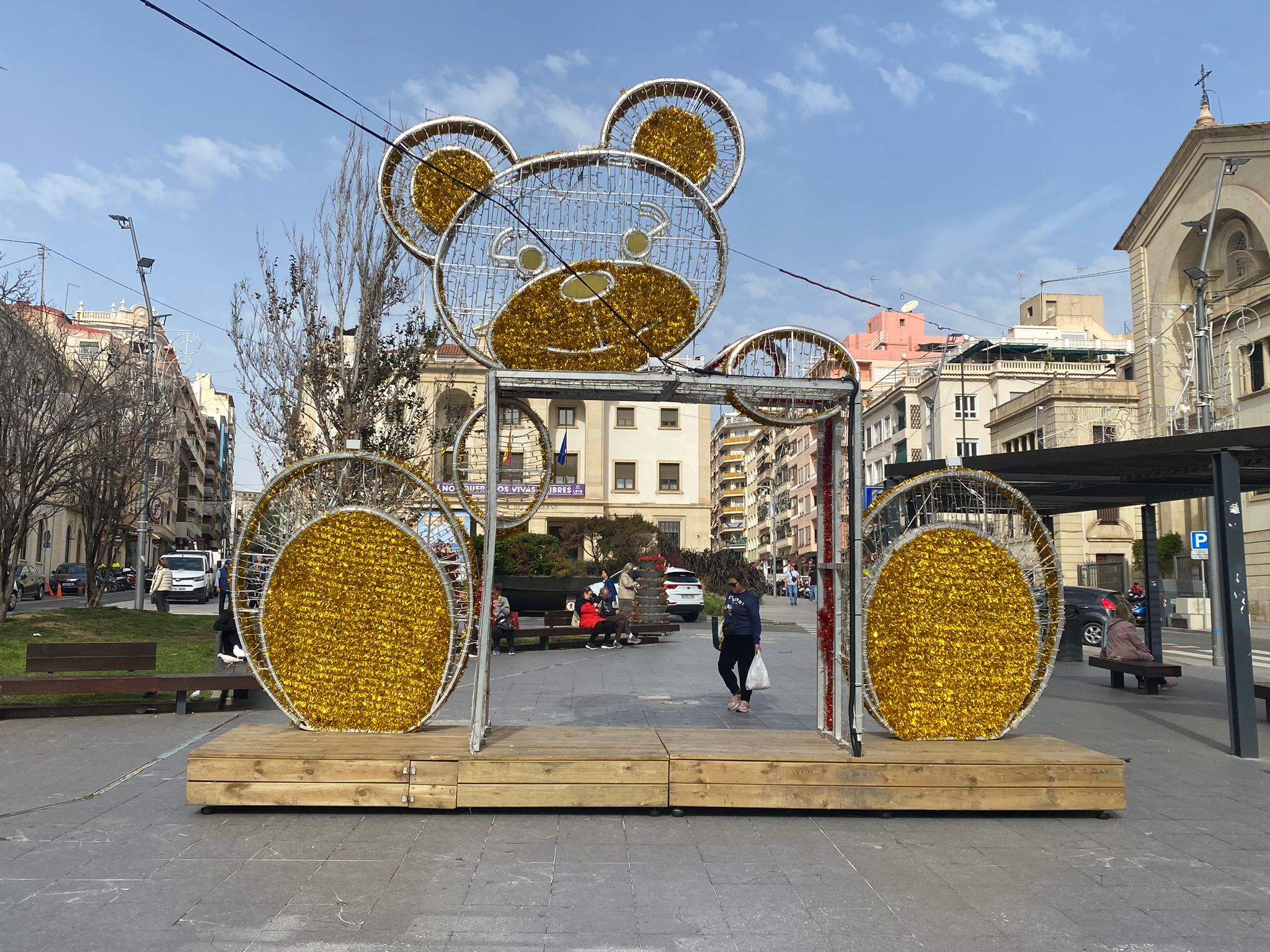 Imagen principal - La Policía Nacional detiene a un menor por realizar gestos racistas en el Hércules-Atlético B