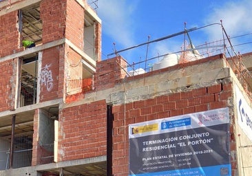 Vuelven los obreros a las viviendas públicas de El Portón en el Casco Antiguo de Alicante