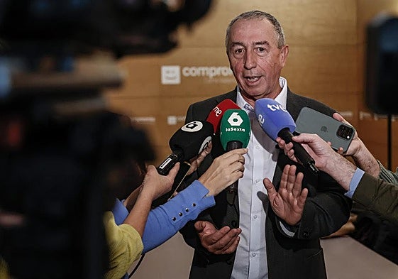 El síndic de Compromís, Joan Baldoví, ofrece una rueda de prensa en Les Corts.
