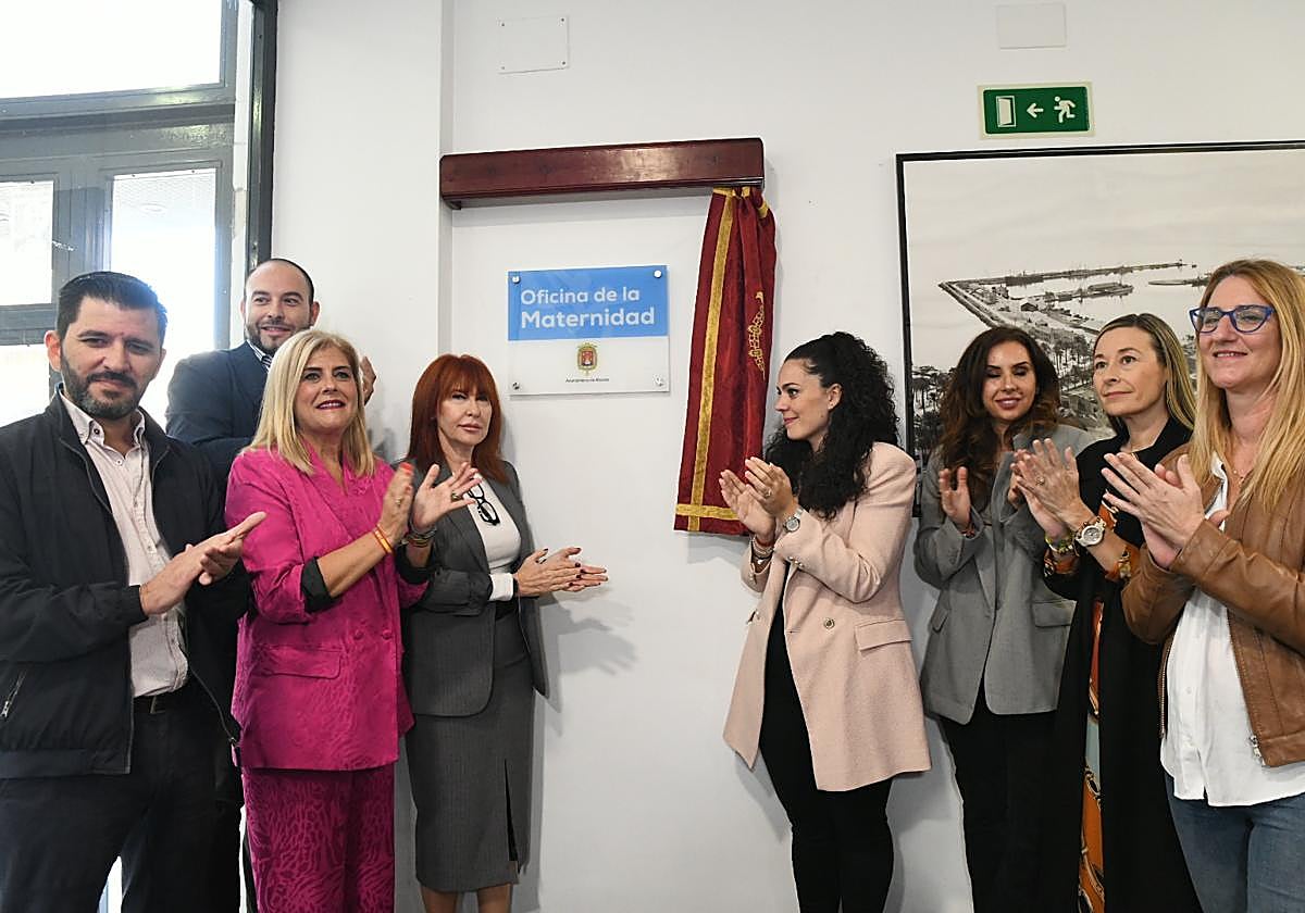 Councillors from PP and Vox inaugurate the Alicante Maternity Office.