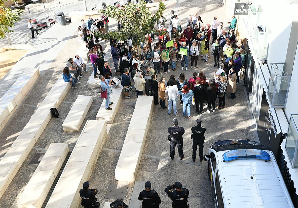 Protesta contra la oficina «antiaborto» de Alicante