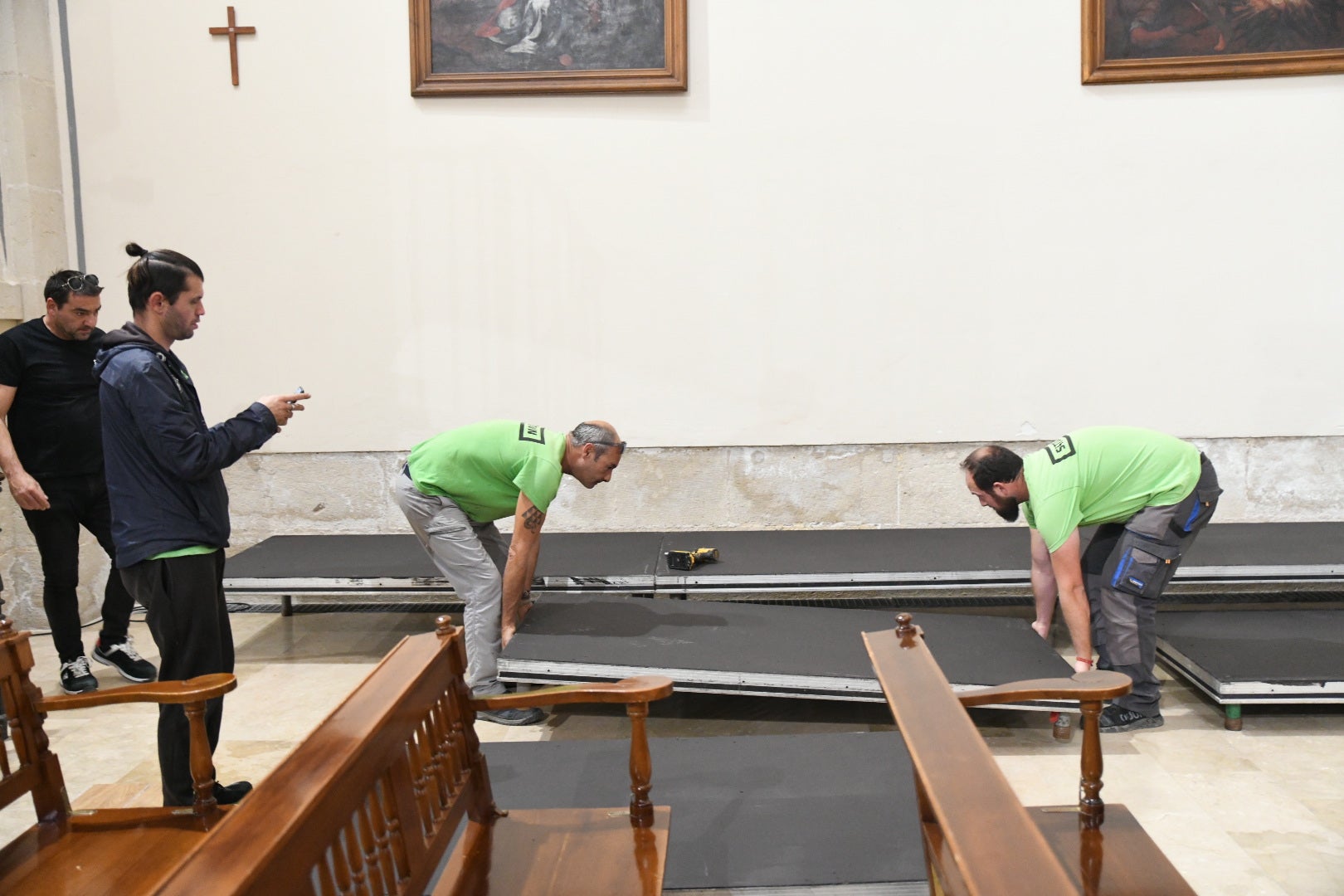 Últimos detalles para coronar a &#039;La Marinera&#039; de Alicante