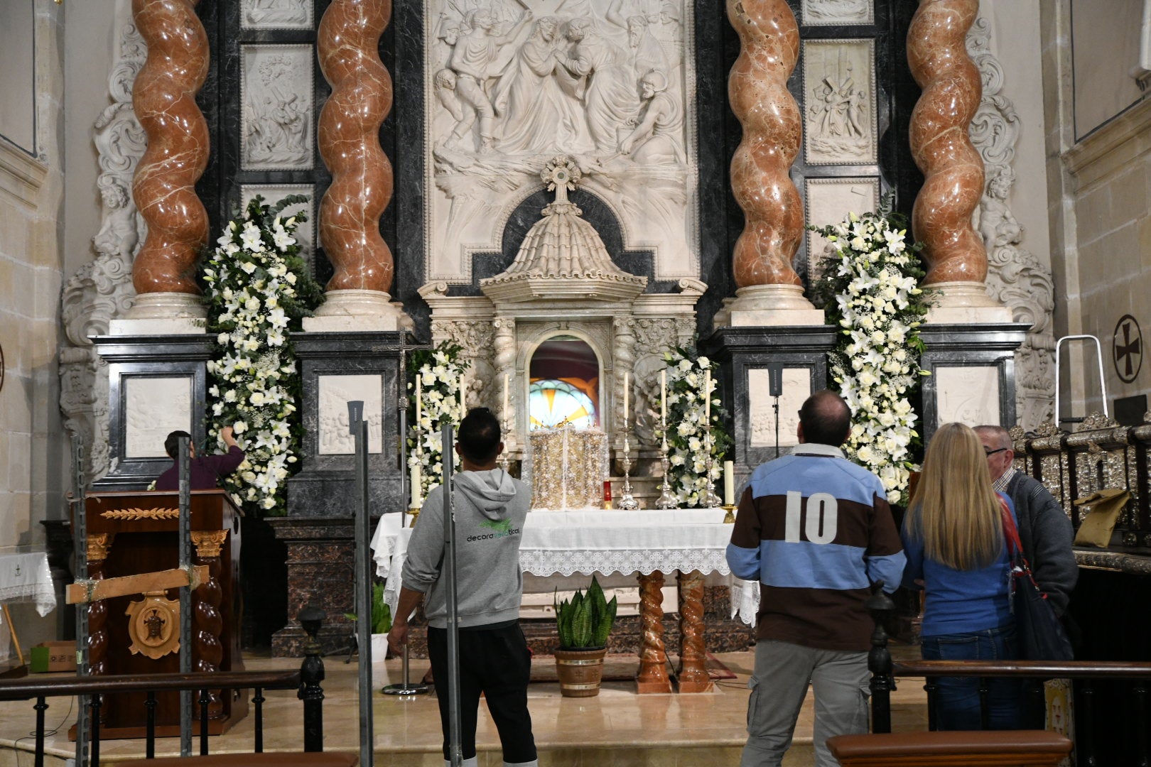 Últimos detalles para coronar a &#039;La Marinera&#039; de Alicante