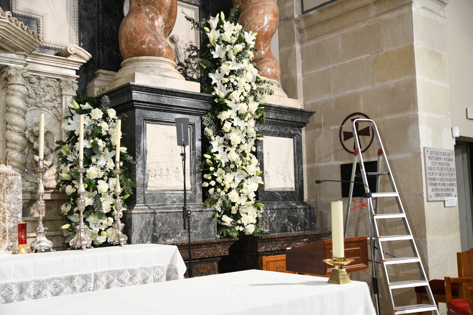 Últimos detalles para coronar a &#039;La Marinera&#039; de Alicante