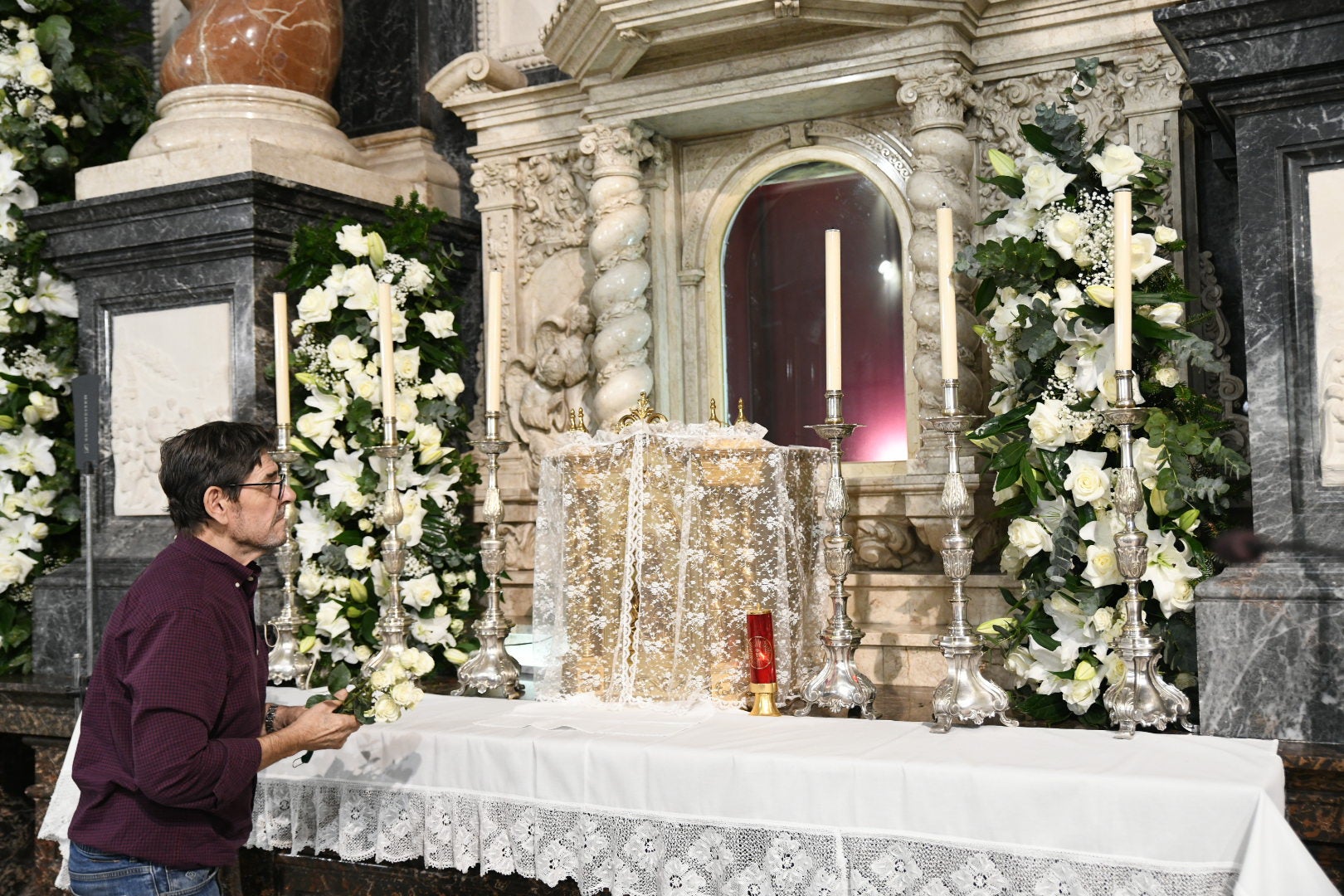 Últimos detalles para coronar a &#039;La Marinera&#039; de Alicante