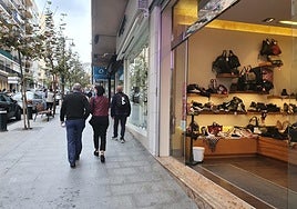 Paseo comercial en Calpe.