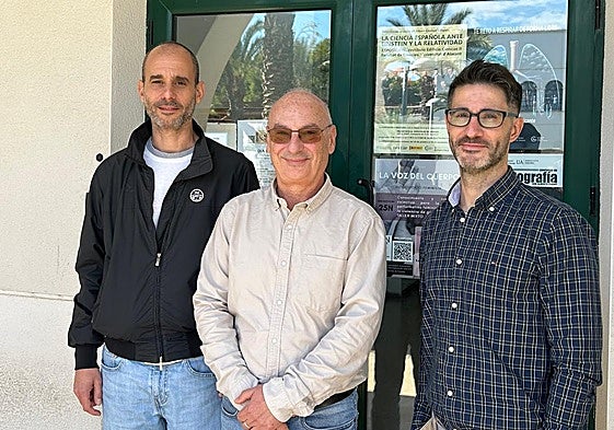 De izquierda a derecha de la imagen, los profesores Riccardo Rosselli, Francis Mojica y Javier Espinosa en la Universidad de Alicante.