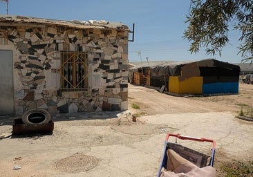 Alicante realoja en pisos del alquiler social a los inquilinos de las cuatro casas deterioradas del Vial de los Cipreses