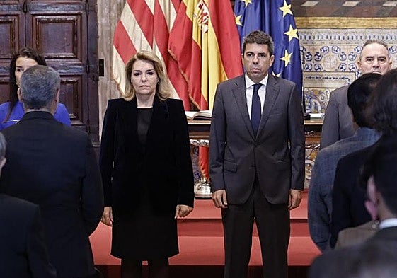 La vicepresidenta, Susana Camarero, y el presidente de la Generalitat, Carlos Mazón, durante el minuto de silencio en memoria de las víctimas de la DANA.