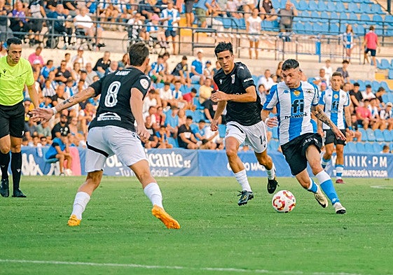 Aranda trata de marcharse de dos jugadores del Ceuta.