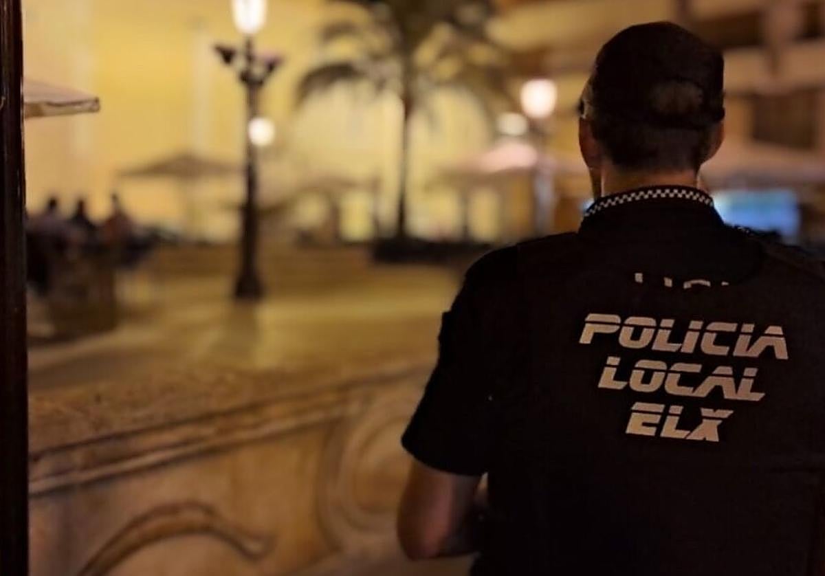 Un agente de la Policía Local de Elche.