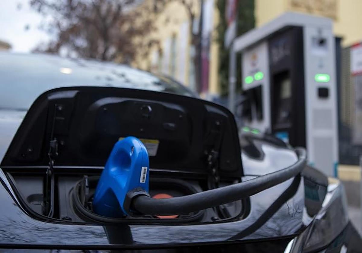 Recarga de vehículo eléctrico.