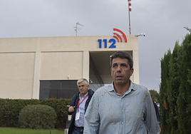 El presidente de la Generalitat Valenciana, Carlos Mazón, durante una visita al centro del 112.