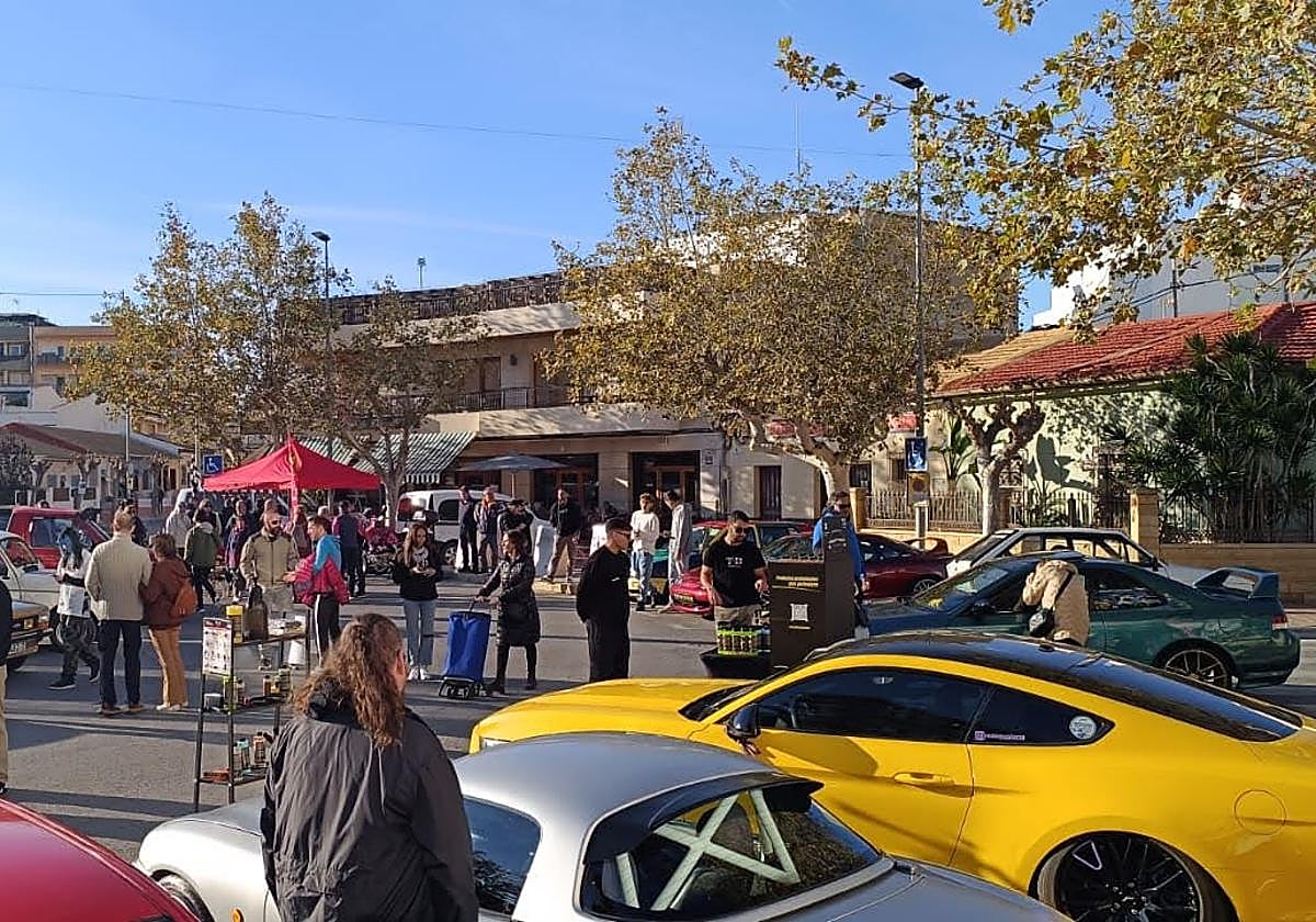 Concentración de coches clásicos en El Campello.