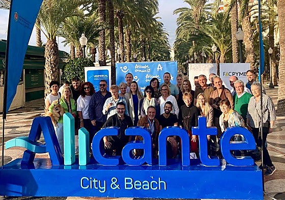 Representantes de las entidades benefiaciarias de la ayuda.