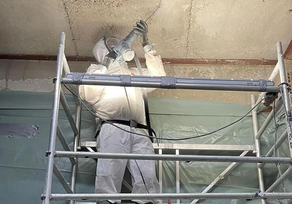 Trabajos de retirada de amianto.