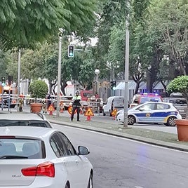 Despliegue de policías y bomberos en la zona.