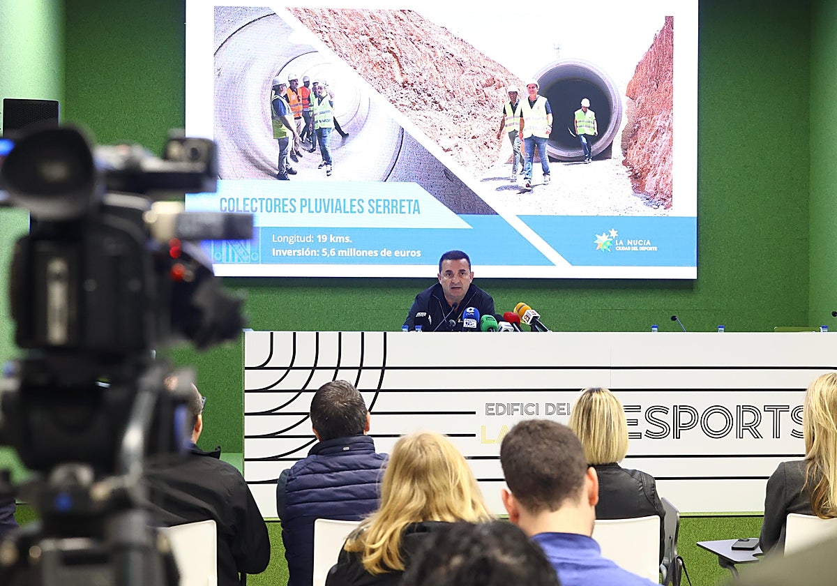 Bernabé Cano durante su rueda de prensa