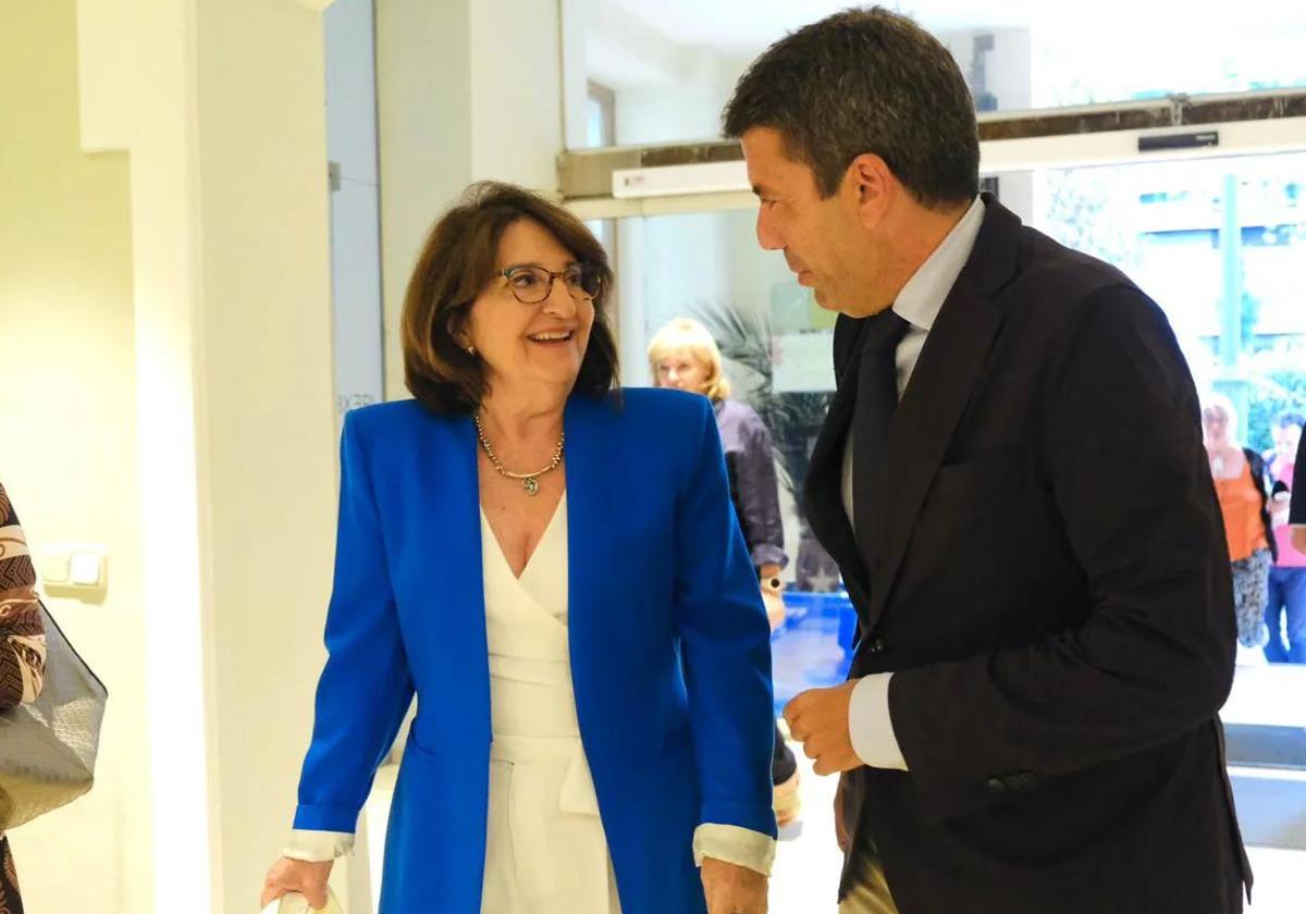 Navarro y Mazón durante una reunión sobre el futuro de Medicina.