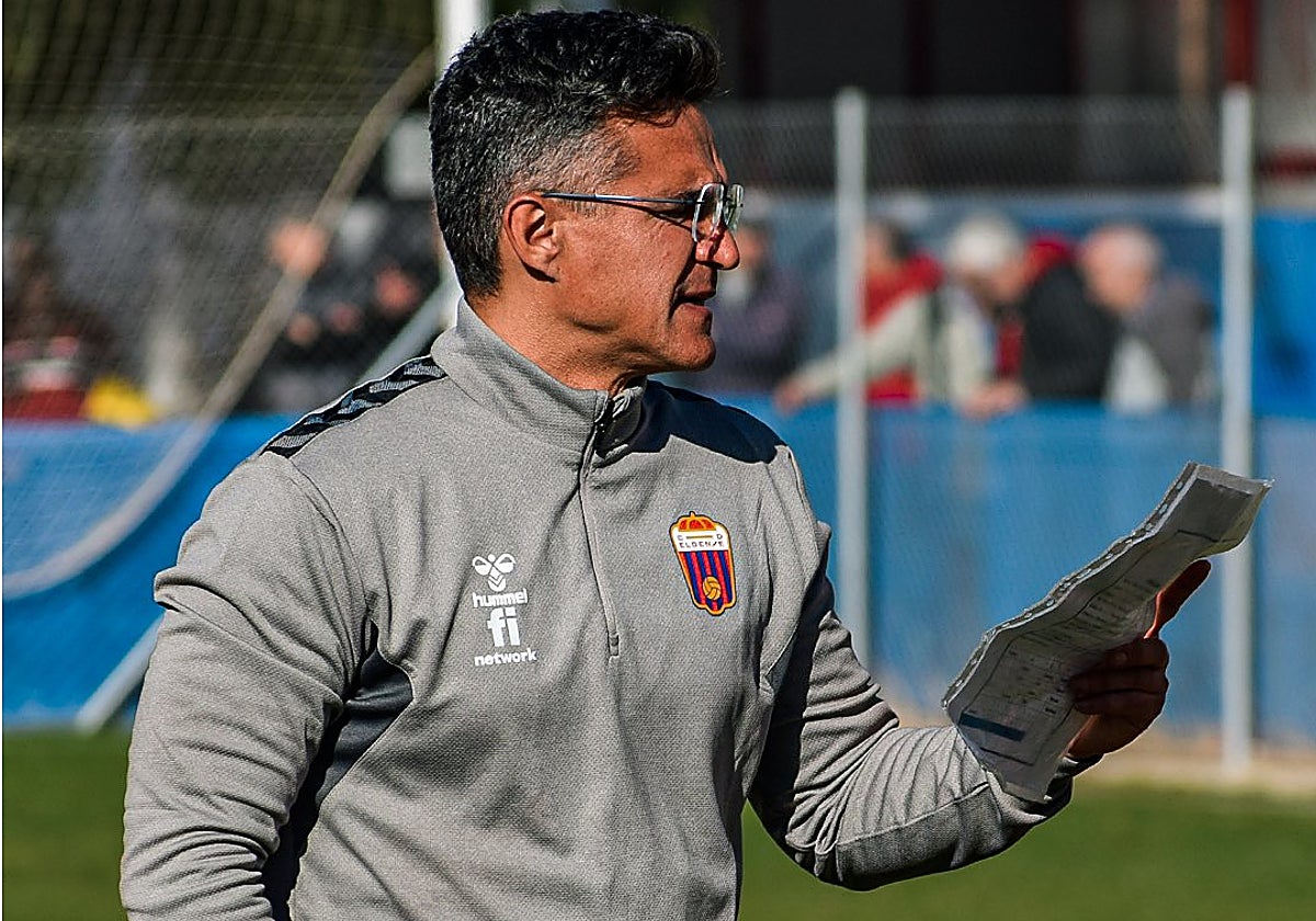 Dani Ponz, durante un entrenamiento del Eldense.