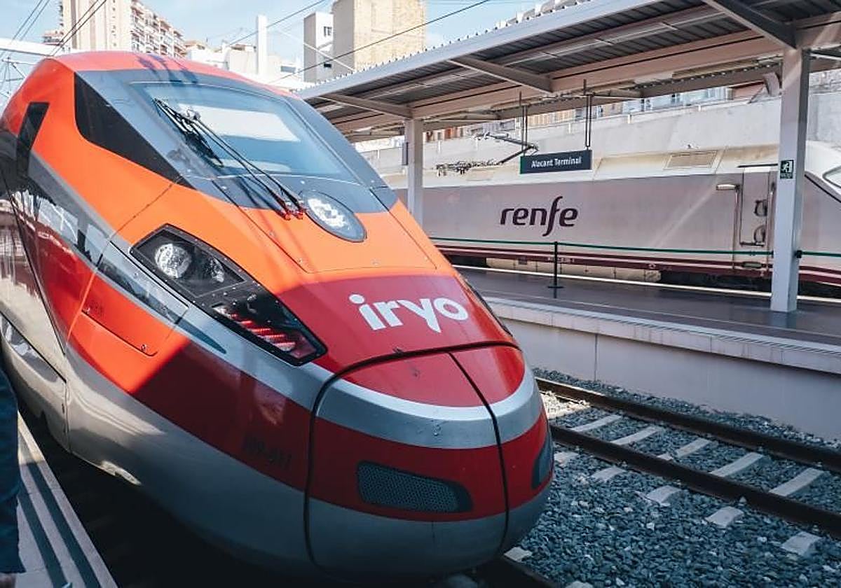 Tren de Iryo en la estación de Alicante.