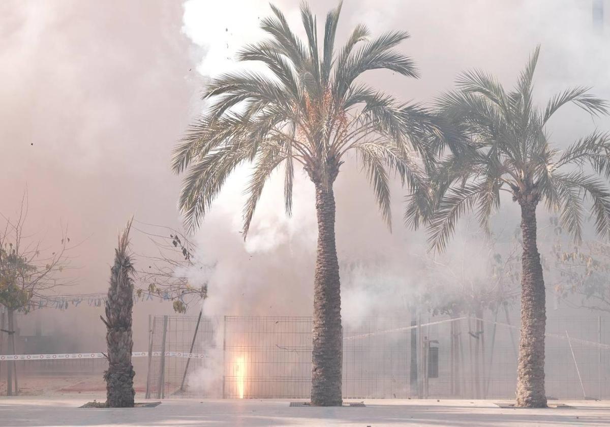 Mascletà en la plaza de la Viña.