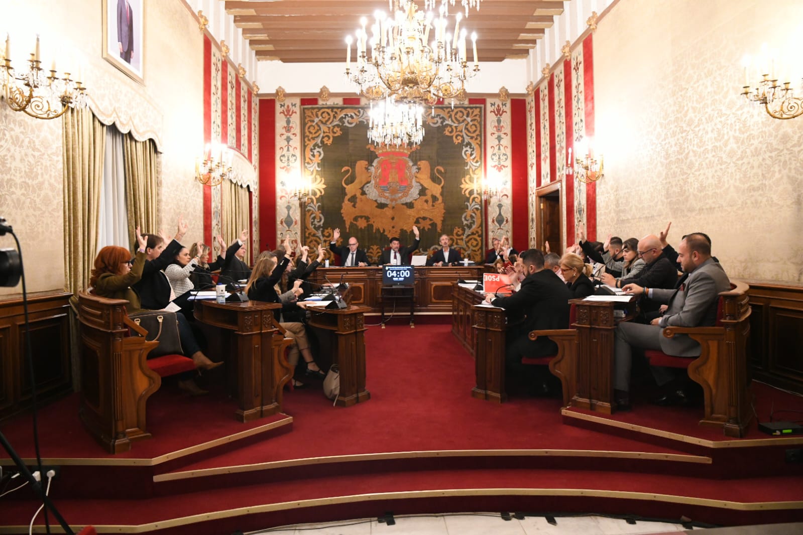 Votación en el pleno municipal de Alicante.