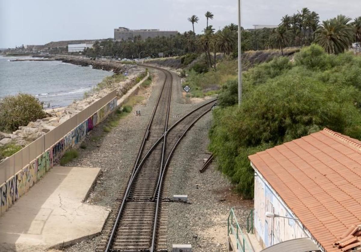 Vías ferroviarias en el litoral en San Gabriel.