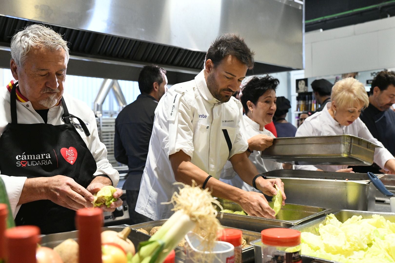 Imagen principal - Las cocinas de AGS a pleno rendimiento. 