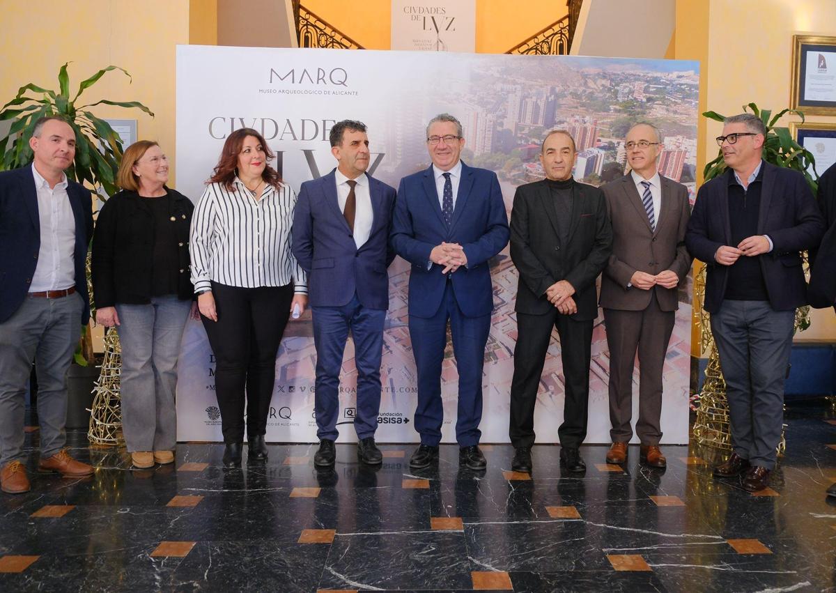Imagen secundaria 1 - Inauguración de 'Ciudades de luz' en el MARQ.
