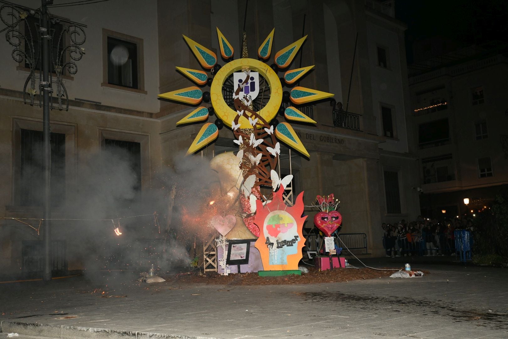 El alzheimer arde en la hoguera de Navidad de Alicante