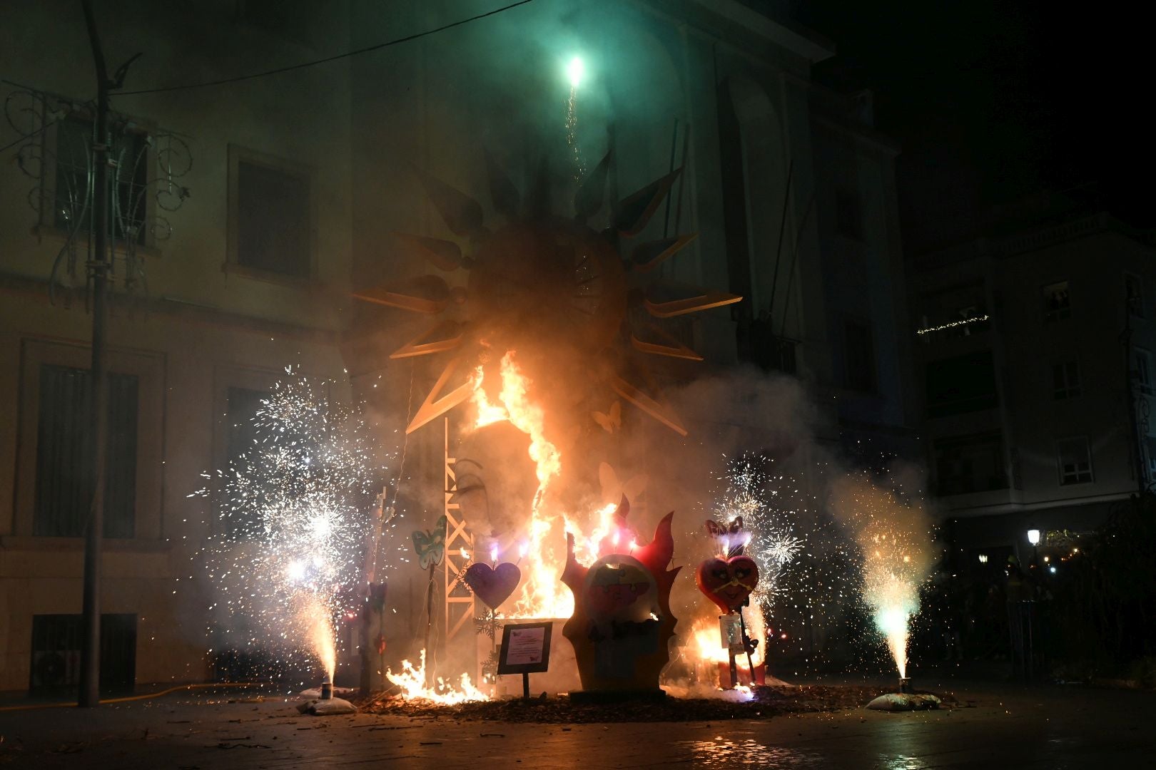 El alzheimer arde en la hoguera de Navidad de Alicante