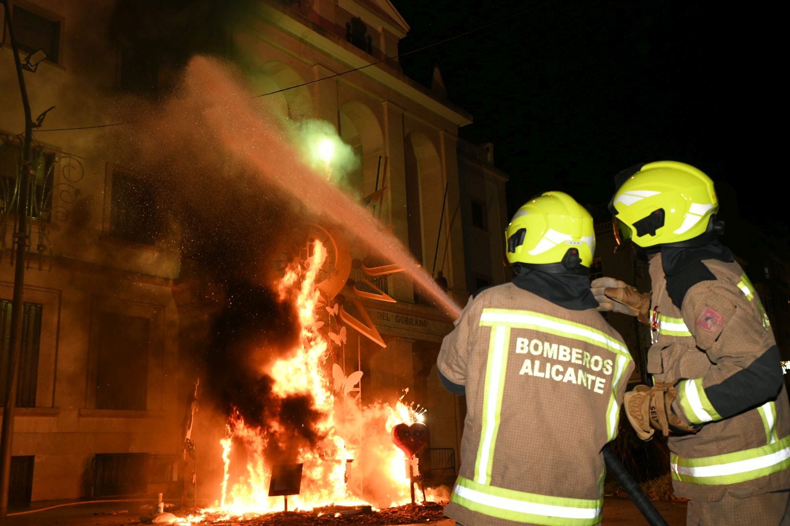 El alzheimer arde en la hoguera de Navidad de Alicante