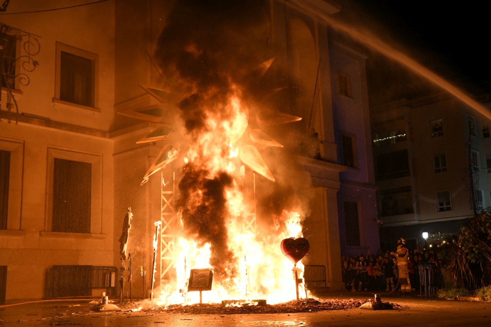 El alzheimer arde en la hoguera de Navidad de Alicante