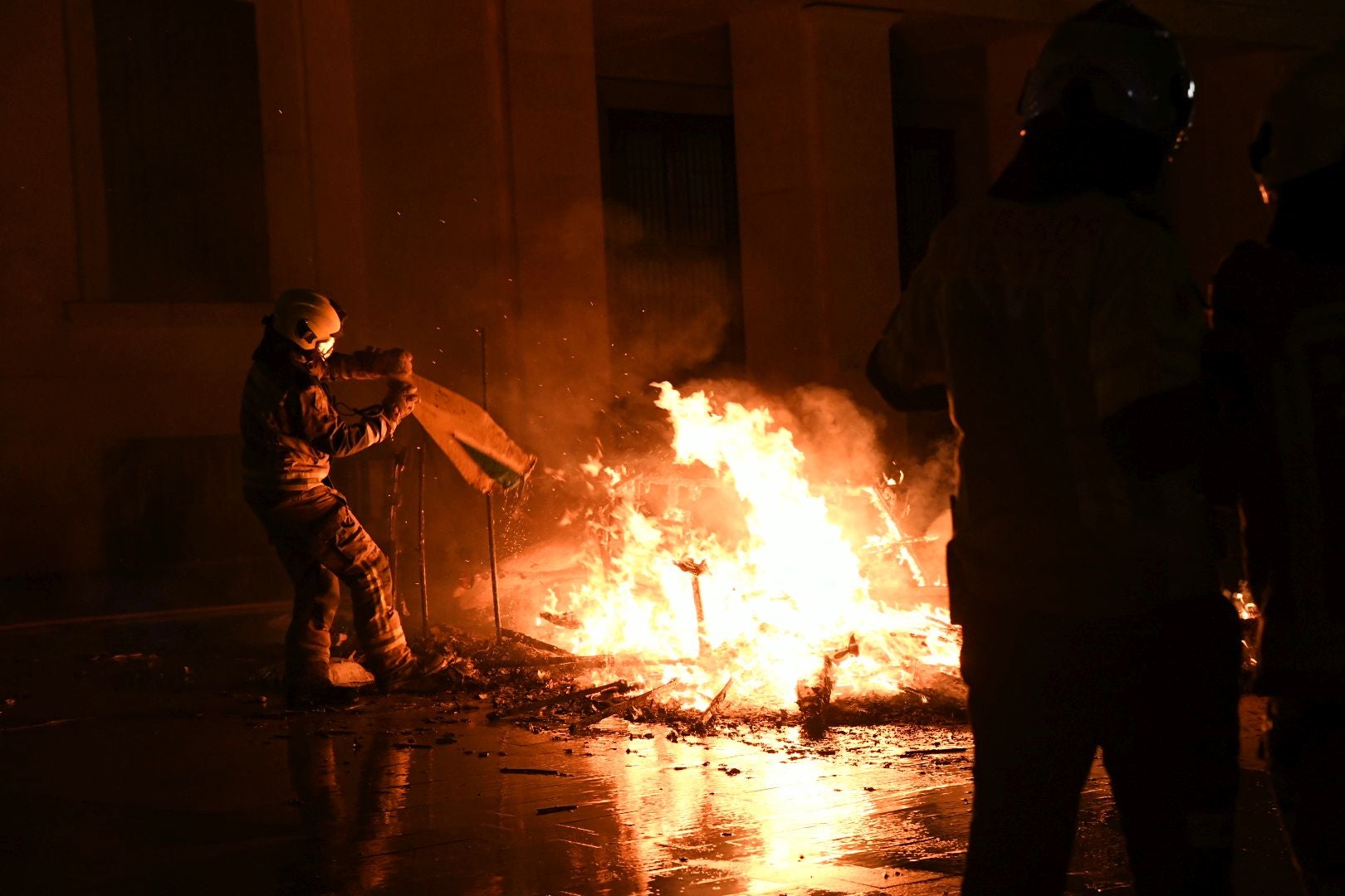 El alzheimer arde en la hoguera de Navidad de Alicante