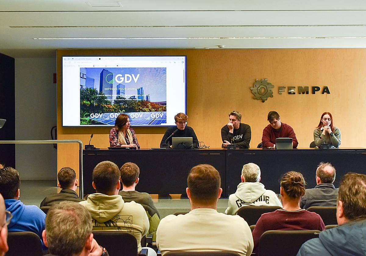 Proceso de entrevistas para la contratación de operarios de fábrica llevado a cabo por GDV y FEMPA.