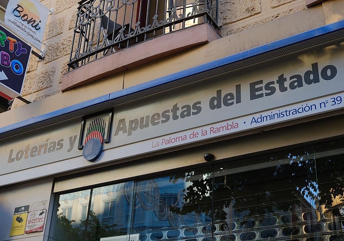 Fachada de una administración de lotería en la ciudad de Alicante.