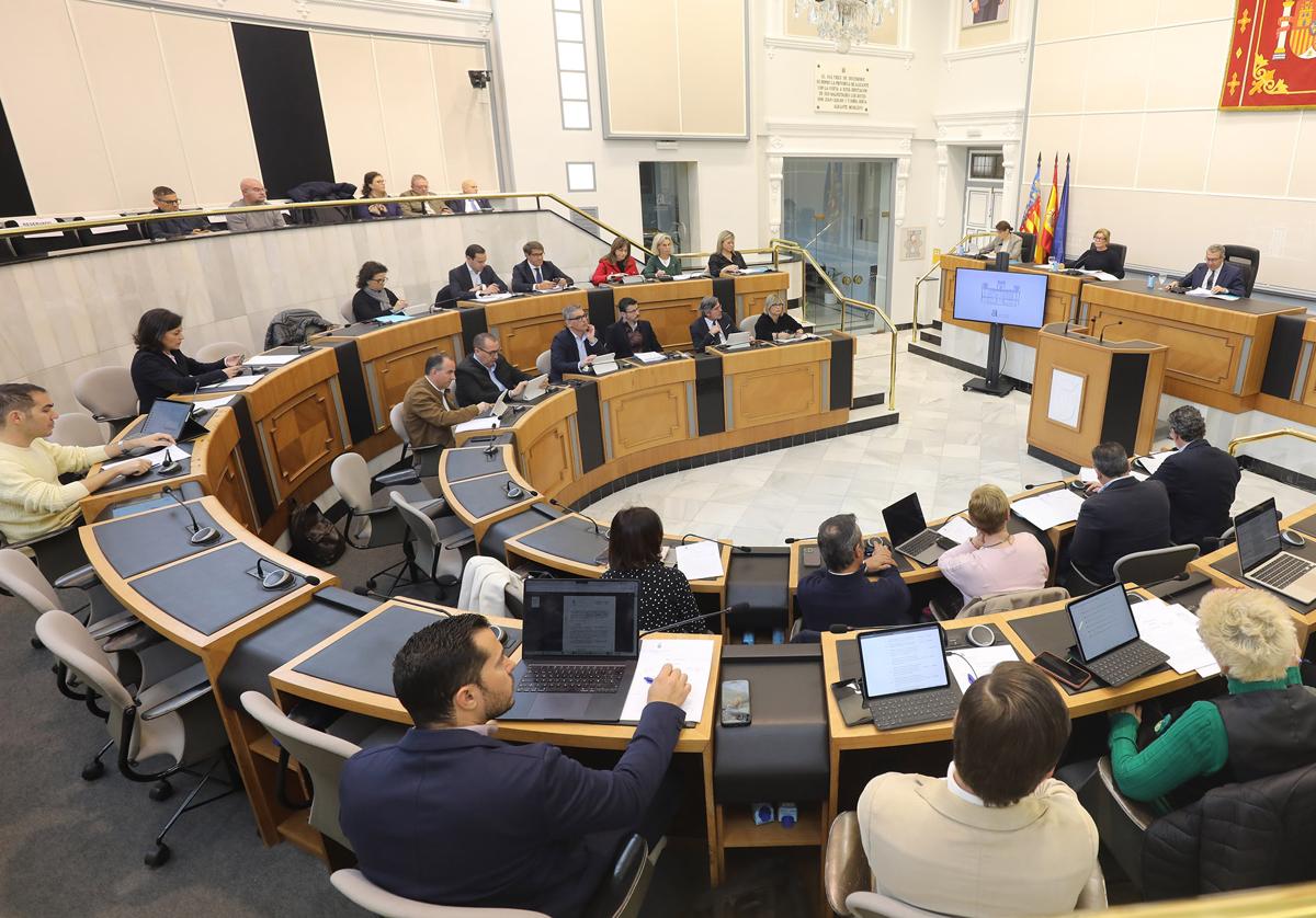 Pleno celebrado este jueves en la Diputación para aprobar sus presupuestos.