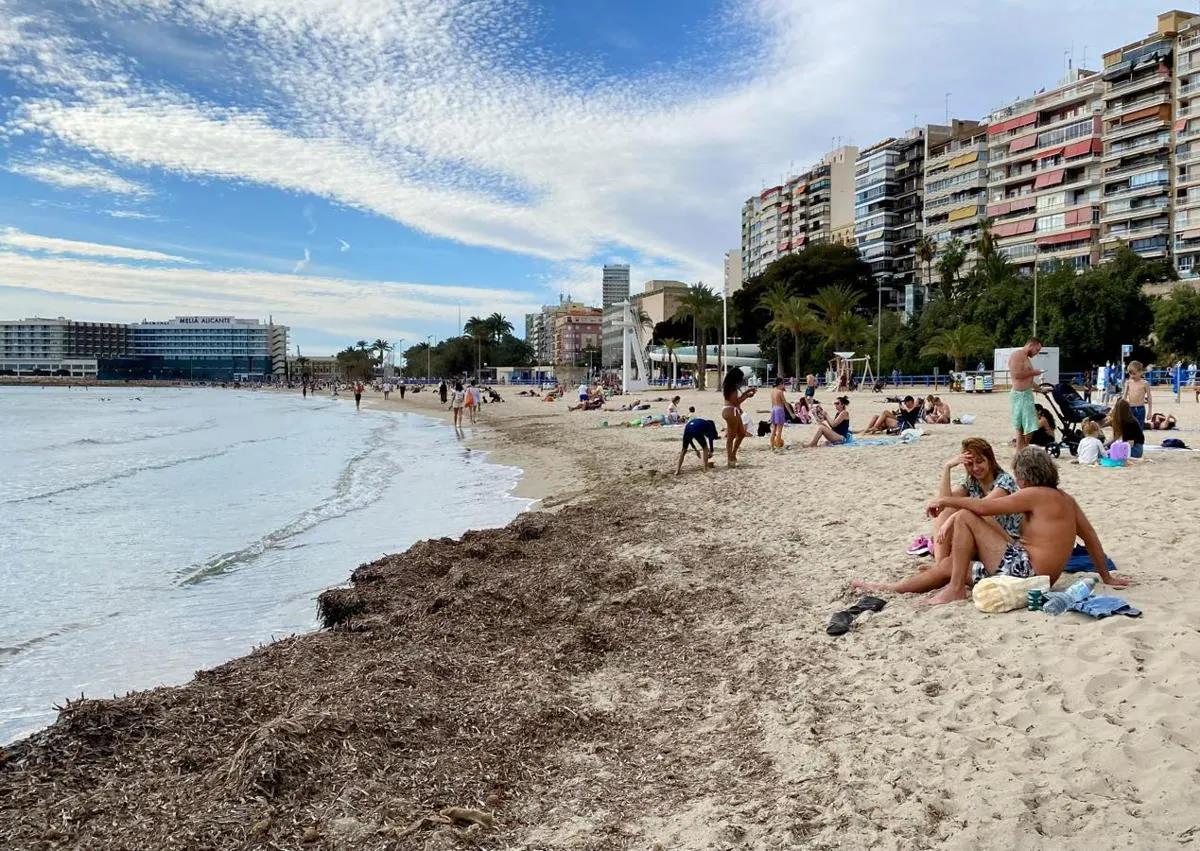 La playa del Postiguet de Alicante este mes de diciembre.