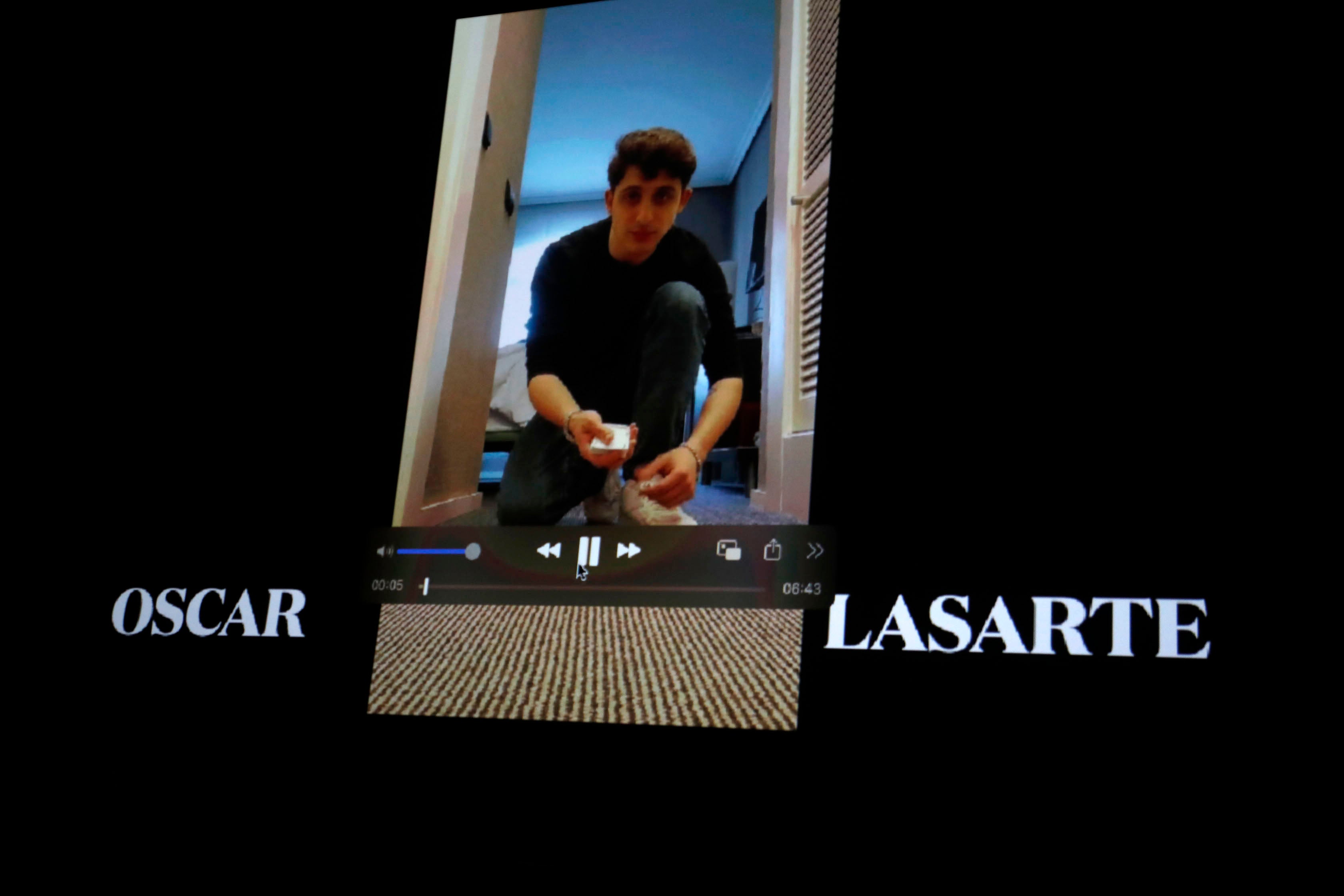 Óscar Lasarte emociona a Xábia en la presentación de &#039;¿Es el Enemigo? La película de Gila&#039;