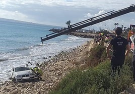 Trabajos de retirada del vehículo.