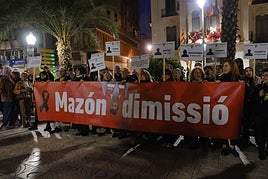 La concentración ha tenido lugar frente a la Casa de les Bruixes de Alicante.